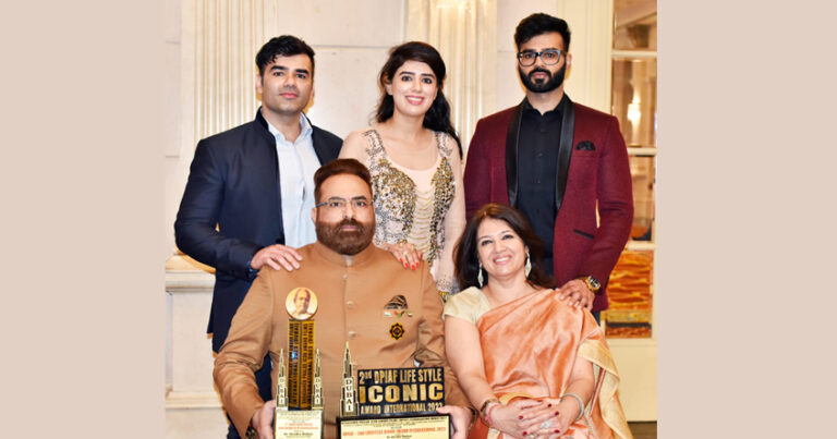 Dr Jitendra Matlani Awarded with Renowned Entrepreneur of Dubai and shining Star Social Icon of Dubai awards.