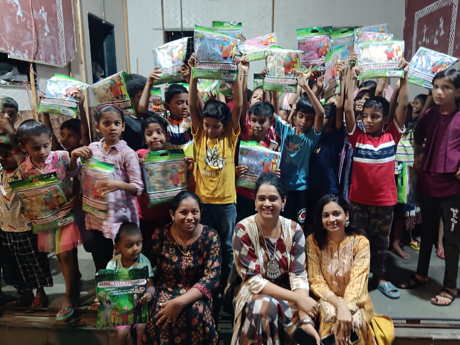 Ankibai Ghamandiram Gowani trust becomes a ray of hope this monsoon - distributes 2000 raincoats to the underprivileged